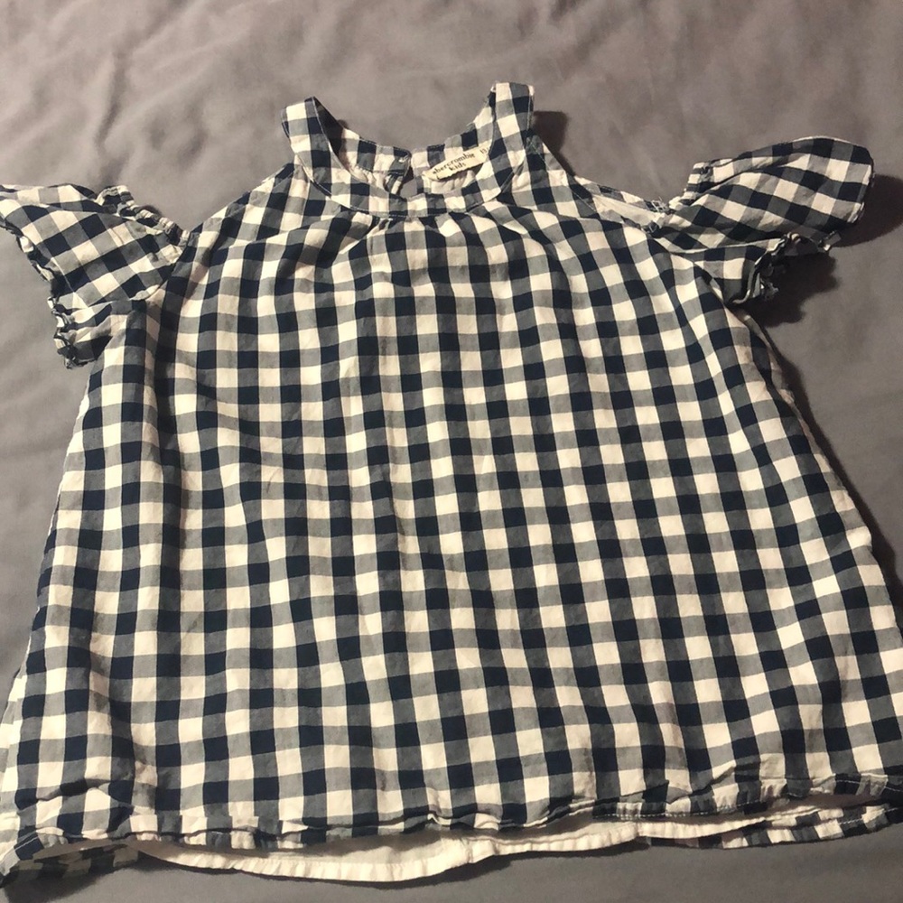 Shoulder cut out top